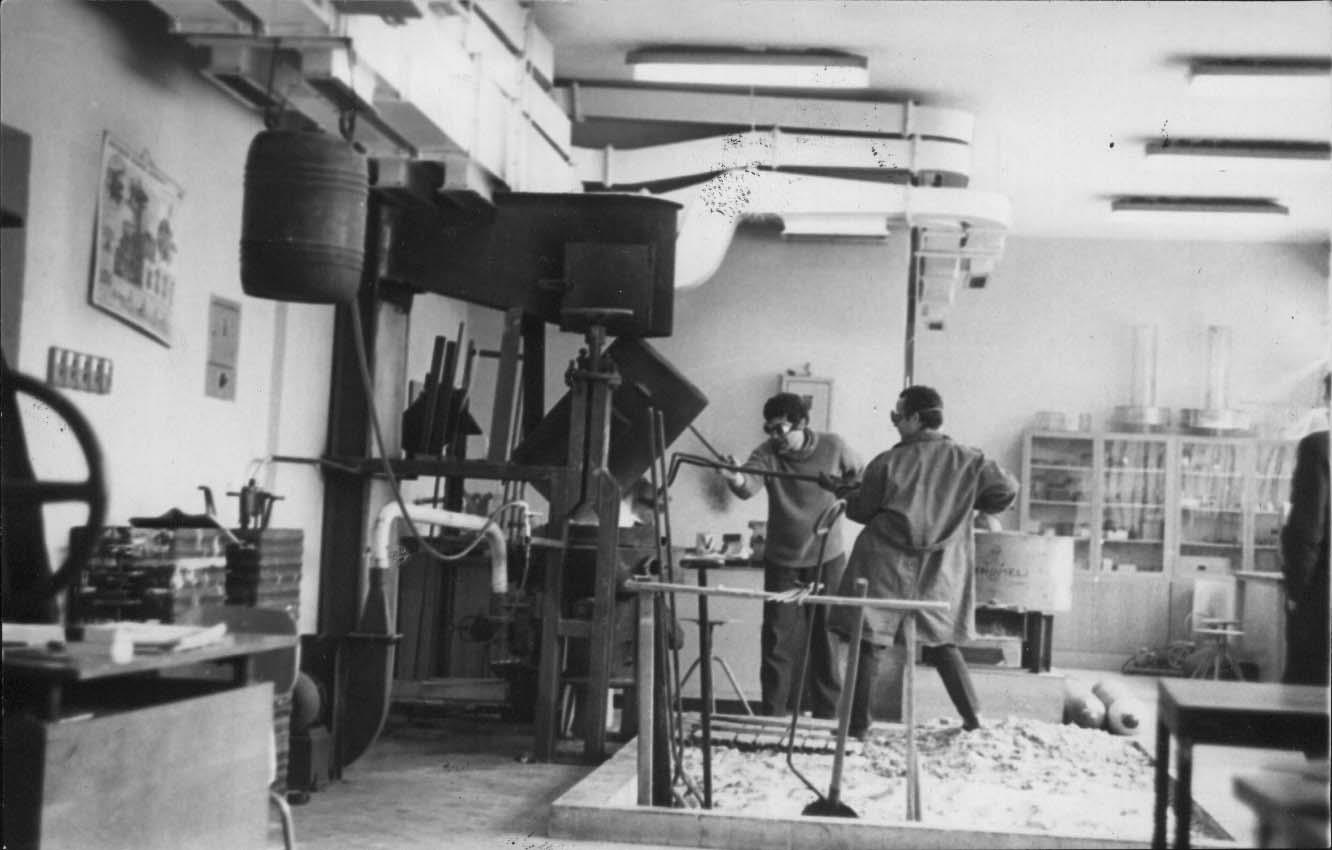 Неке од лабораторија Техничког факултета у Бору почетком седамдесетих